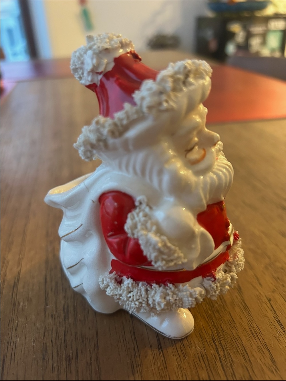 Vintage Spaghetti Trim Santa